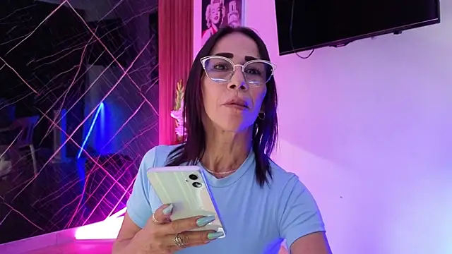 crisstal miler online show from 04.03.26