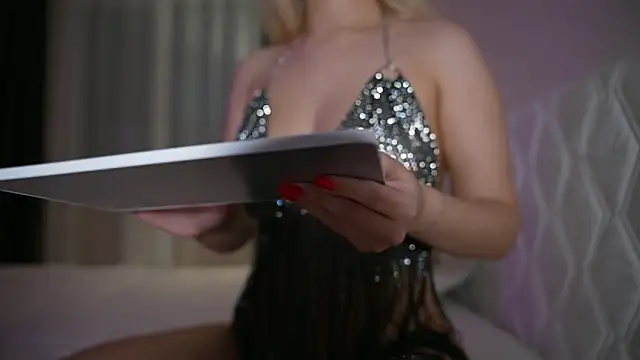 Snapshot of CatchMe1 chatting on 02.25.26 CatchMe1 online show from 02.25.26