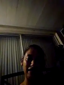 Snapshot of Nikkierosee chatting on 12.19.24 Nikkierosee online show from 12.19.24