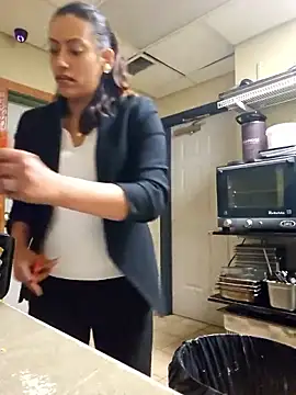 Snapshot of Nikkierosee chatting on 03.09.25 Nikkierosee online show from 03.09.25