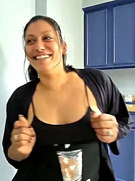 Snapshot of Nikkierosee chatting on 10.12.25 Nikkierosee online show from 10.12.25