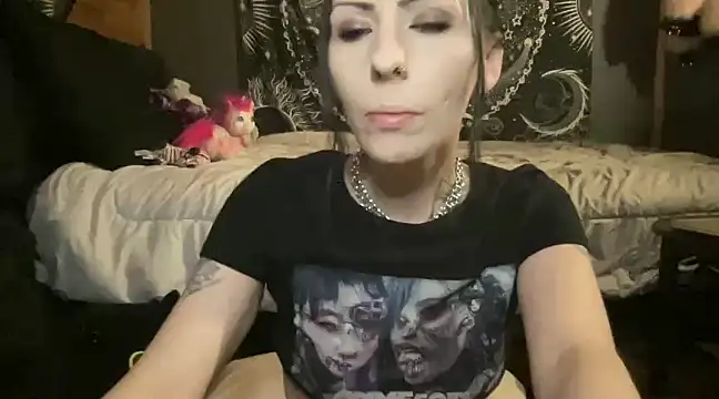 Snapshot of TeenyDoll chatting on 12.18.24 TeenyDoll online show from 12.18.24