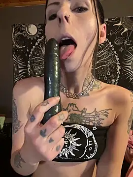 Snapshot of TeenyDoll chatting on 12.29.24 TeenyDoll online show from 12.29.24