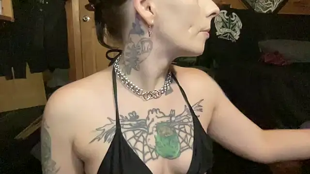 Snapshot of TeenyDoll chatting on 09.18.25 TeenyDoll online show from 09.18.25