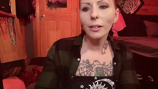 Snapshot of TeenyDoll chatting on 10.16.25 TeenyDoll online show from 10.16.25