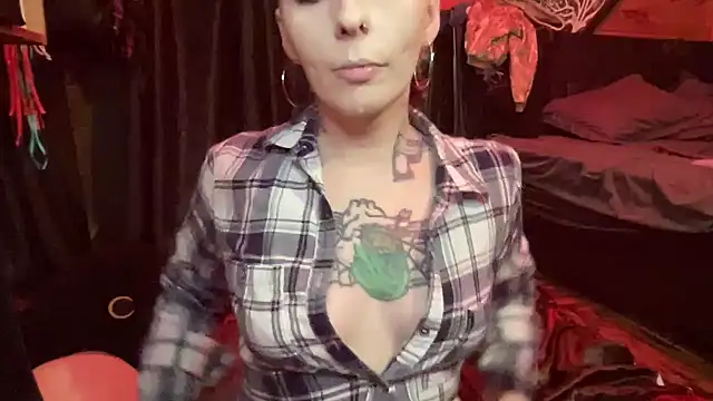 Snapshot of TeenyDoll chatting on 10.20.25 TeenyDoll online show from 10.20.25