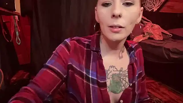 Snapshot of TeenyDoll chatting on 10.25.25 TeenyDoll online show from 10.25.25