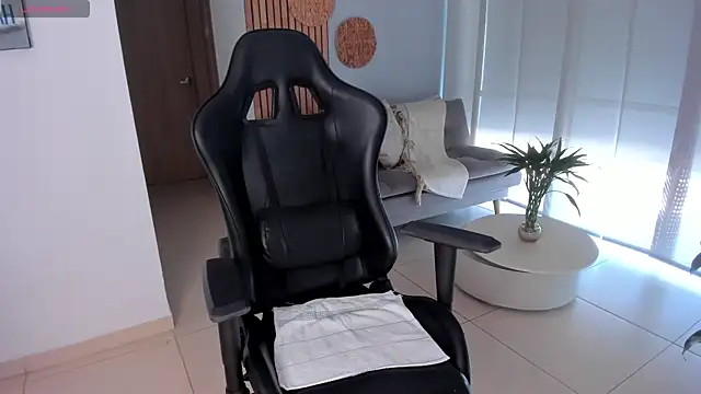 AnnieHallX online show from 04.26.26