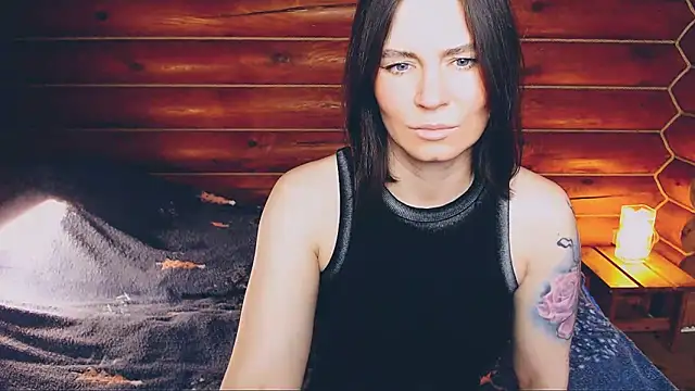 Snapshot of Platina_Fox chatting on 02.04.25 Platina Fox online show from 02.04.25