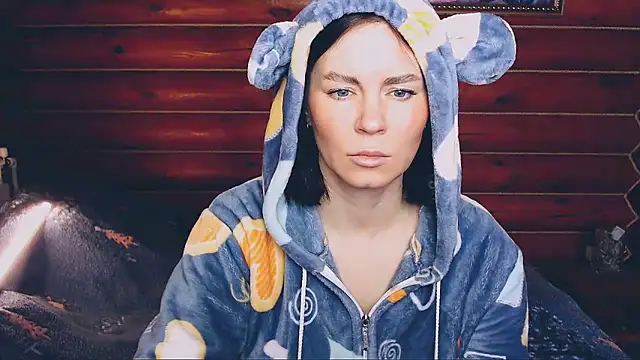 Snapshot of Platina_Fox chatting on 02.06.25 Platina Fox online show from 02.06.25