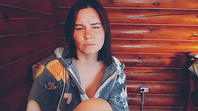 Snapshot of Platina_Fox chatting on 10.24.25 Platina Fox online show from 10.24.25