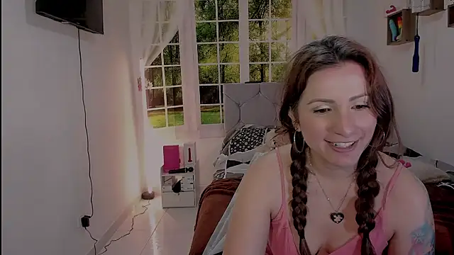 Snapshot of vanessabrown_ chatting on 05.09.26 vanessabrown online show from 05.09.26
