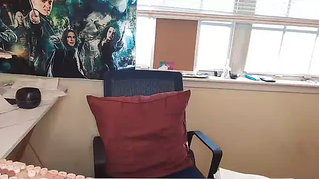 Snapshot of EntitledMistress chatting on 11.24.25 EntitledMistress online show from 11.24.25