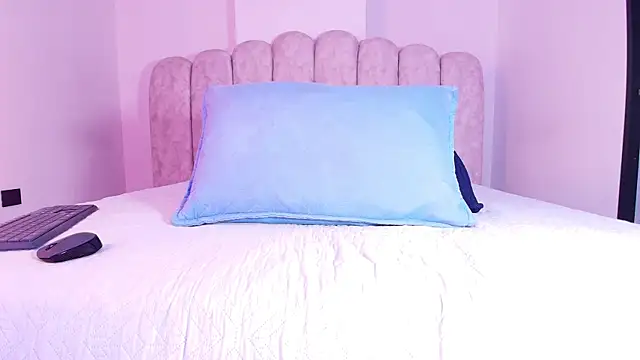 sofi decker online show from 07.25.26