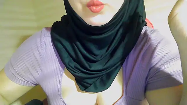 Snapshot of PinkPudding chatting on 12.02.24 PinkPudding online show from 12.02.24