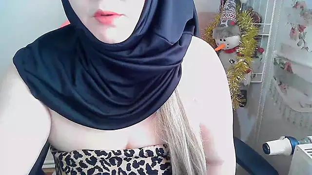 Snapshot of PinkPudding chatting on 12.20.24 PinkPudding online show from 12.20.24