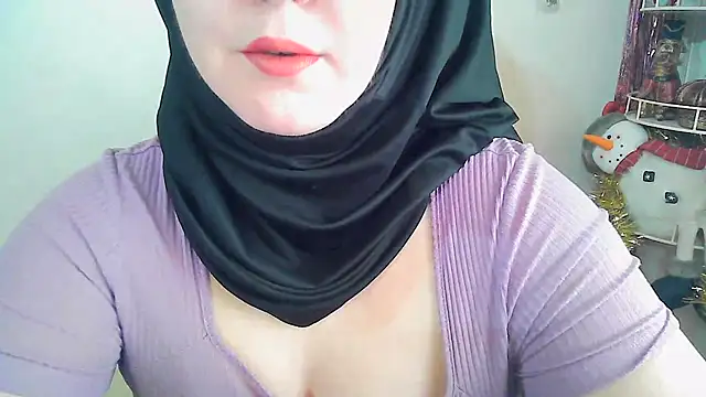 Snapshot of PinkPudding chatting on 12.24.24 PinkPudding online show from 12.24.24