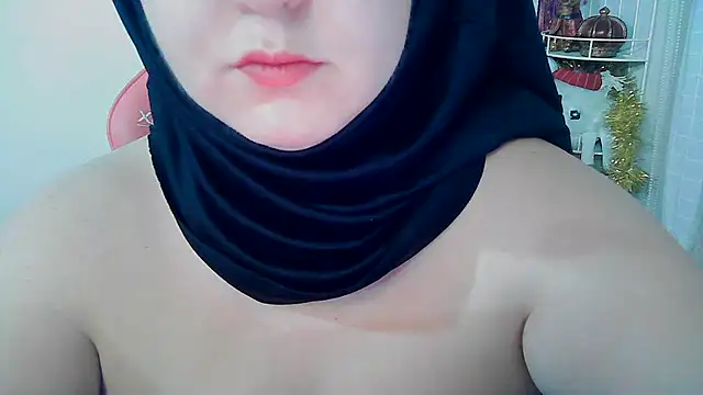 Snapshot of PinkPudding chatting on 12.24.24 PinkPudding online show from 12.24.24