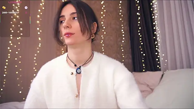 Holla Molly online show from 01.18.26