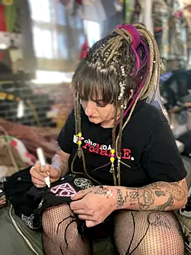 Snapshot of 1-800-FUCKYOU chatting on 09.19.25 1-800-FUCKYOU online show from 09.19.25