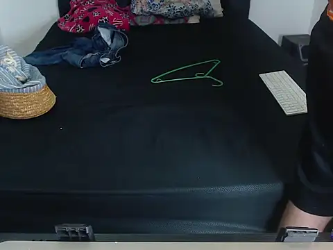 jeancarloscum12 online show from 12.17.25