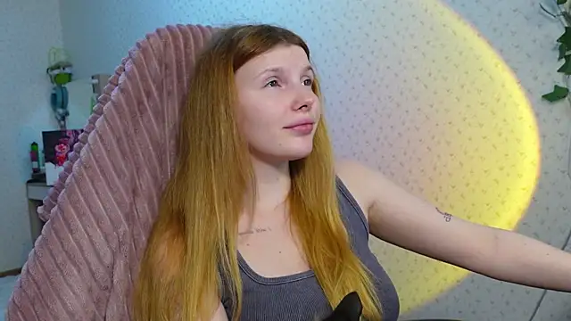 Snapshot of _aleksa_ chatting on 03.09.25  aleksa  online show from 03.09.25