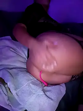 Snapshot of MilaRouche chatting on 09.12.25 MilaRouche online show from 09.12.25