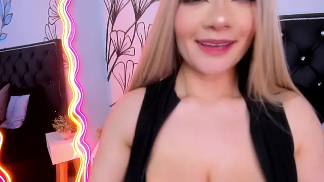 Snapshot of Sweet_Ariadna_ chatting on 04.19.26 Sweet Ariadna online show from 04.19.26