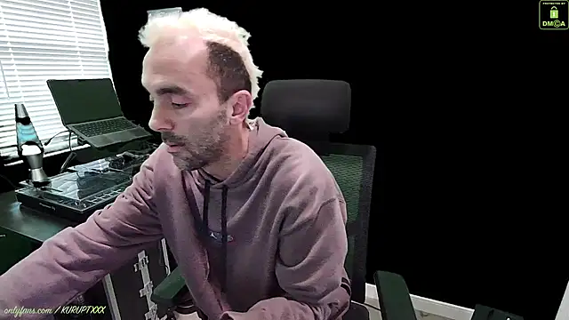 Snapshot of kuruptxxx_live chatting on 01.02.25 kuruptxxx live online show from 01.02.25