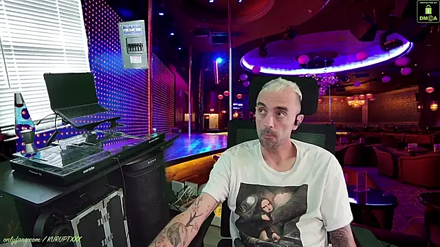 Snapshot of kuruptxxx_live chatting on 01.11.25 kuruptxxx live online show from 01.11.25