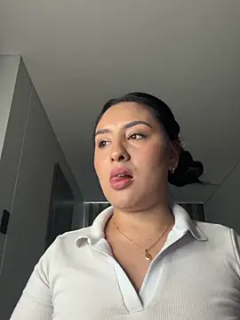 Snapshot of AnushaKumari chatting on 04.17.26 AnushaKumari online show from 04.17.26