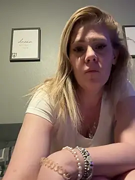 Snapshot of Lexi_Shocker chatting on 02.26.25 Lexi Shocker online show from 02.26.25