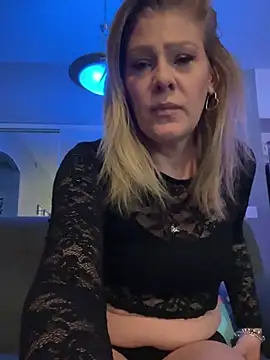 Snapshot of Lexi_Shocker chatting on 03.22.25 Lexi Shocker online show from 03.22.25