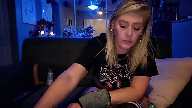 Snapshot of Lexi_Shocker chatting on 09.25.25 Lexi Shocker online show from 09.25.25