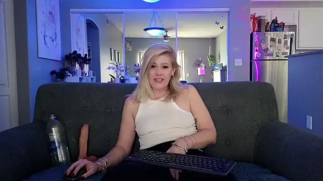 Lexi Shocker online show from 11.14.25