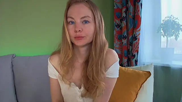 Cuddle Cat online show from 04.12.26