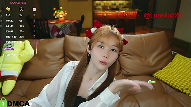 Snapshot of Luna520 chatting on 02.24.25 Luna520 online show from 02.24.25