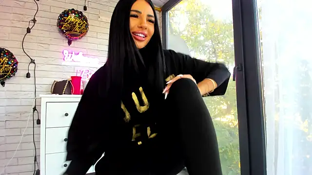 Snapshot of Britney_Charm_ chatting on 10.17.25 Britney Charm  online show from 10.17.25