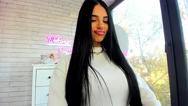 Snapshot of Britney_Charm_ chatting on 11.02.25 Britney Charm  online show from 11.02.25