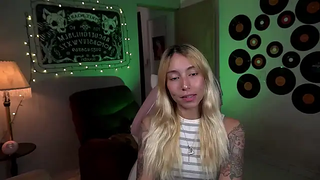 Saucy Jenn online show from 03.15.25