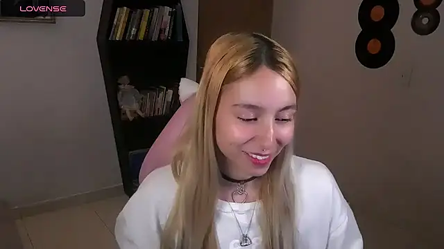 Saucy Jenn online show from 10.17.25