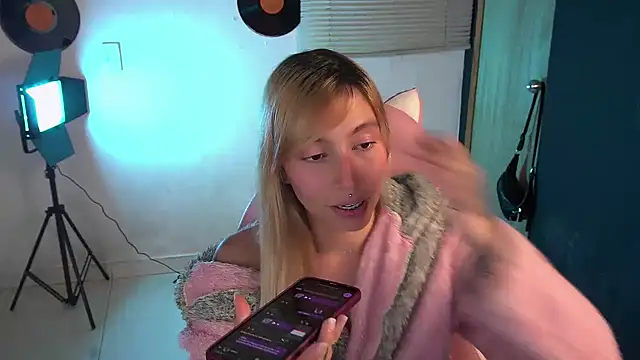 Saucy Jenn online show from 04.24.26