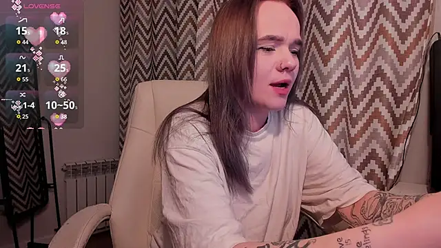 Snapshot of SarahRomantic chatting on 04.08.26 SarahRomantic online show from 04.08.26