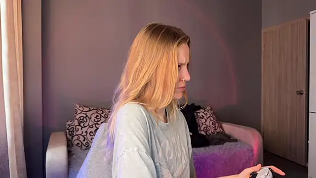 Chanel Gill online show from 09.18.25