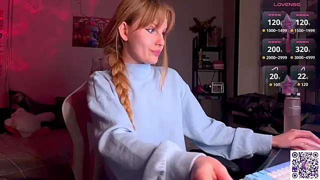 Chanel Gill online show from 04.10.26