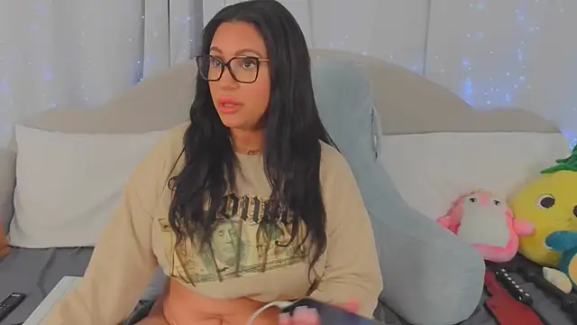 Snapshot of MeghanXO chatting on 05.21.26 MeghanXO online show from 05.21.26
