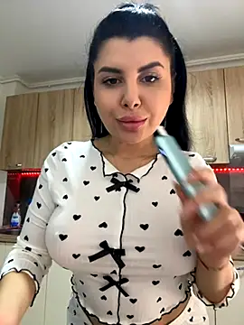 Snapshot of Scarlett-Dream chatting on 11.18.25 Scarlett-Dream online show from 11.18.25