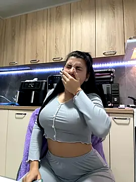 Snapshot of Scarlett-Dream chatting on 11.21.25 Scarlett-Dream online show from 11.21.25