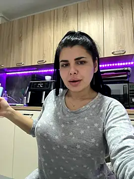 Snapshot of Scarlett-Dream chatting on 11.24.25 Scarlett-Dream online show from 11.24.25