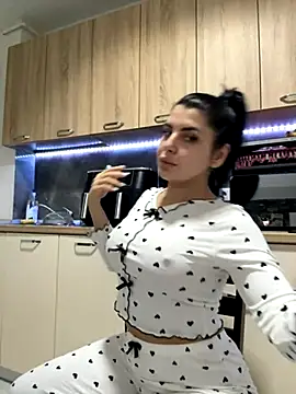 Snapshot of Scarlett-Dream chatting on 11.27.25 Scarlett-Dream online show from 11.27.25